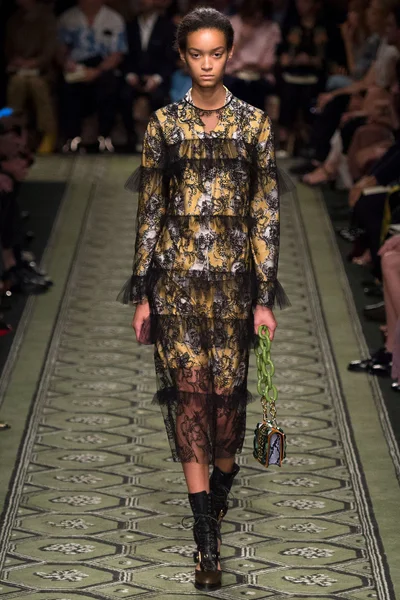 Look 60